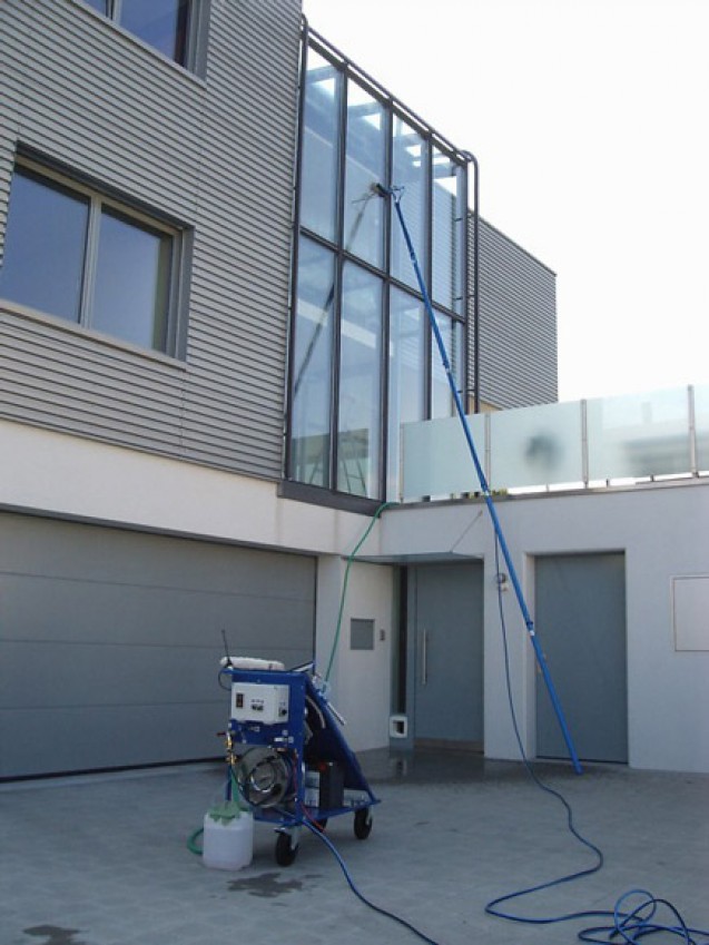 &Phi;&Alpha;&Sigma;&Mu;&Alpha; &Epsilon;&Phi;&Alpha;&Rho;&Mu;&Omicron;&Gamma;&Omega;&Nu; QLEEN